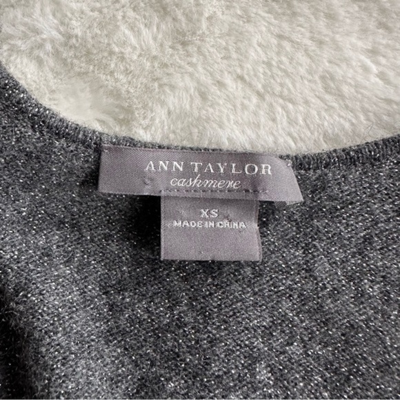 💥SALE💥 Ann Taylor Cashmere Sweater Sparkle Metallic Knit Gray V-neck XS - Picture 5 of 10